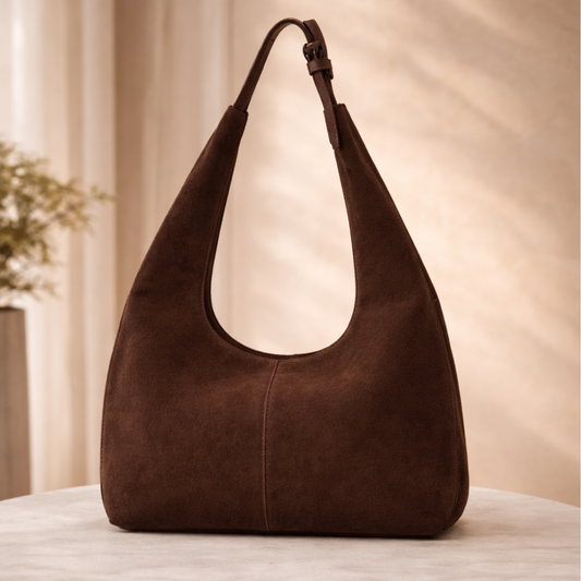 Cartera Río de gamuza chocolate confeccionada artesanalmente por La Pampa Leather.