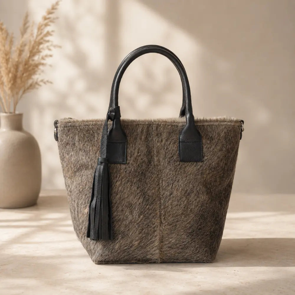 Cartera Milagros de Cuero con Pelo Gris Oscuro | La Pampa Leather Chile