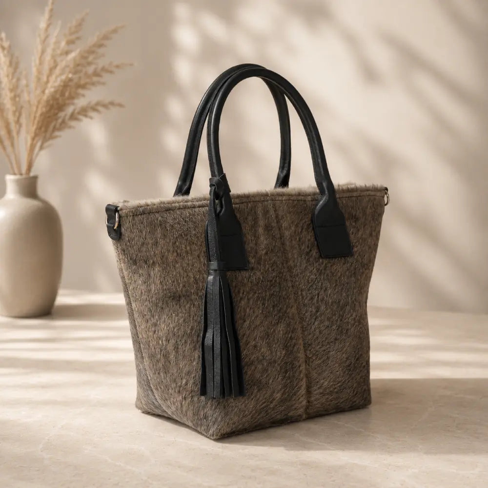 Cartera Milagros de Cuero con Pelo Gris Oscuro | La Pampa Leather Chile