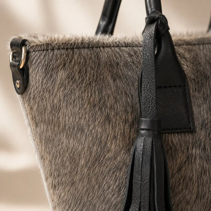 Cartera Milagros de Cuero con Pelo Gris Oscuro | La Pampa Leather Chile