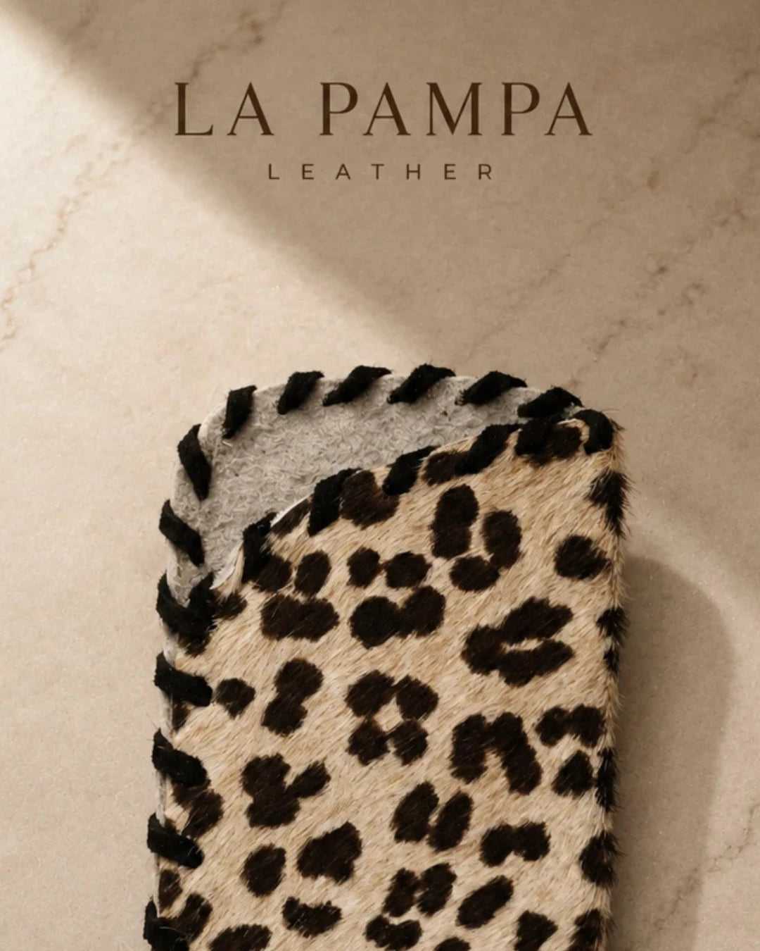 Estuche de Anteojos de Cuero con Pelo Animal Print